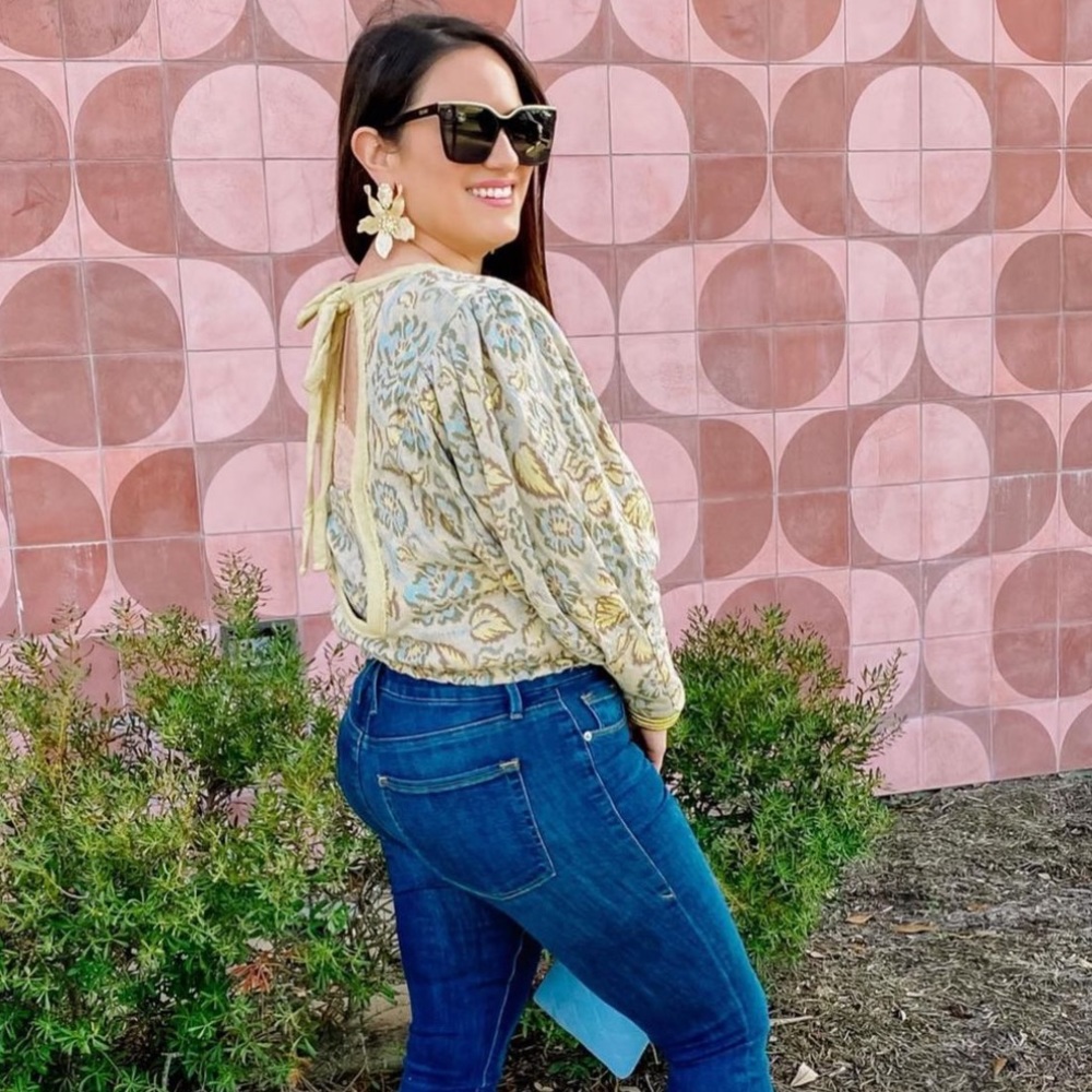 Free People Cropped Sweater Top. No Ordinary Top. Oatmeal color combo. - Picture 2 of 7